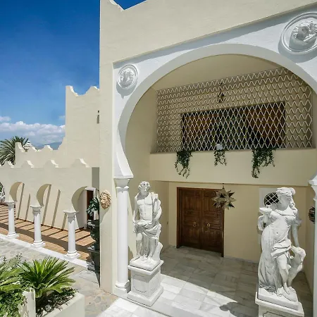 Hotel Multi-million-dollar Versace In