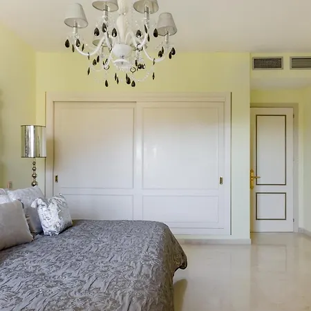 Hotel Multi-million-dollar Versace In