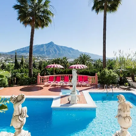 Hotel Multi-million-dollar Versace In