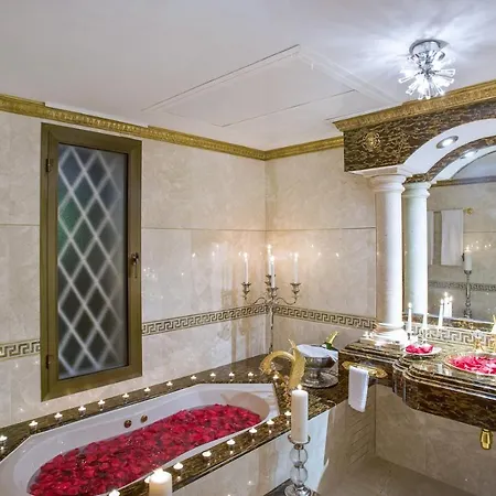 Hotel Multi-million-dollar Versace In