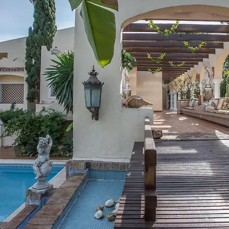 Hotel Multi-million-dollar Versace In