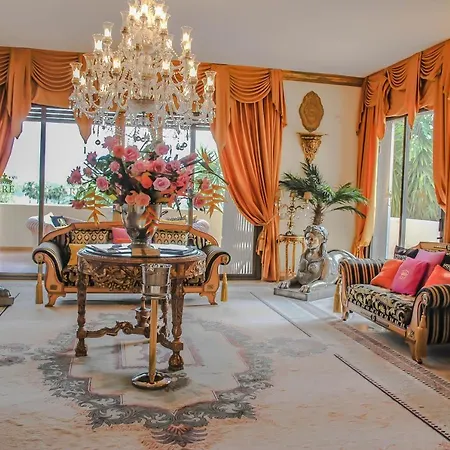 Hotel Multi-million-dollar Versace In