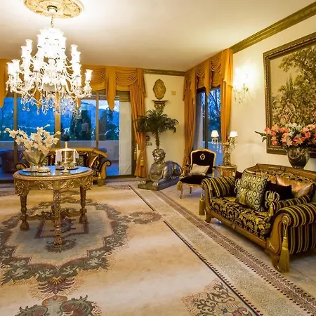 Hotel Multi-million-dollar Versace In