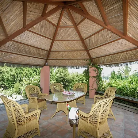 Hotel Multi-million-dollar Versace In